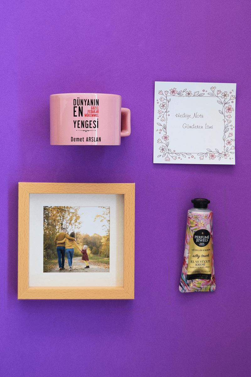 Mükemmel Yenge Hediye Kutusu - Kişiye Özel Lüks Pastel Fincan, El Kremi, Ahşap Fotoğraf Çerçevesi