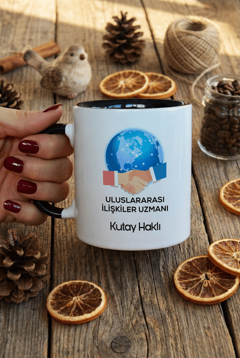 Uluslararası İlişkiler Uzmanı Hediye Kutusu - Kişiye Özel Kupa Standart, Filtre Kahve, Eldiven, Bere