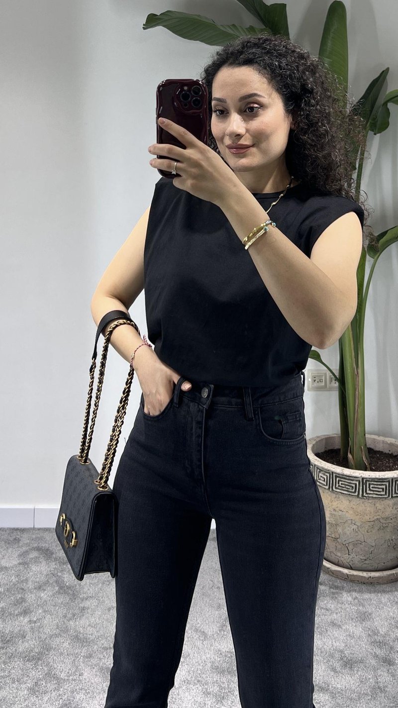 Quzu Kadın Omzu Vatkalı Kolsuz Basic Düz Tshirt Siyah