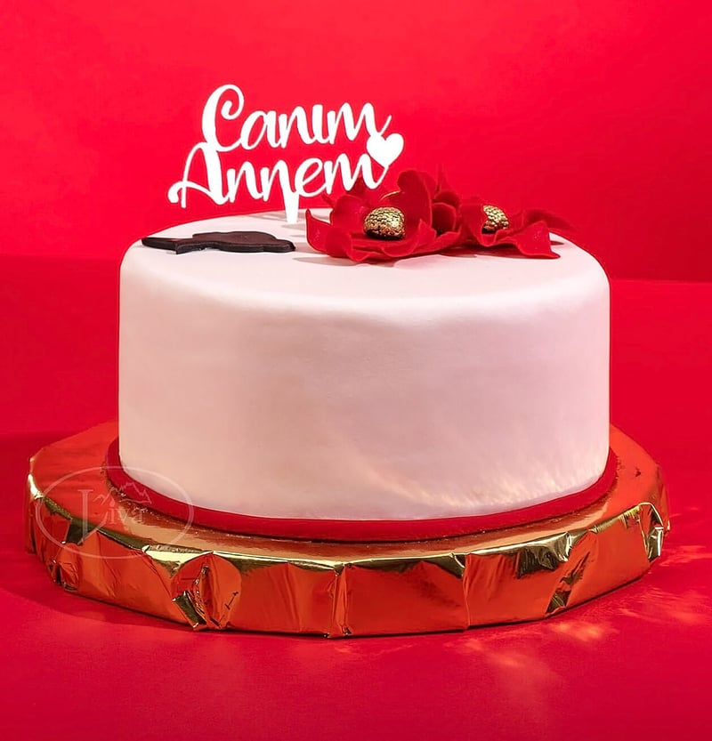 Anneler Günü Kırmızı Çiçekli Özel Pasta