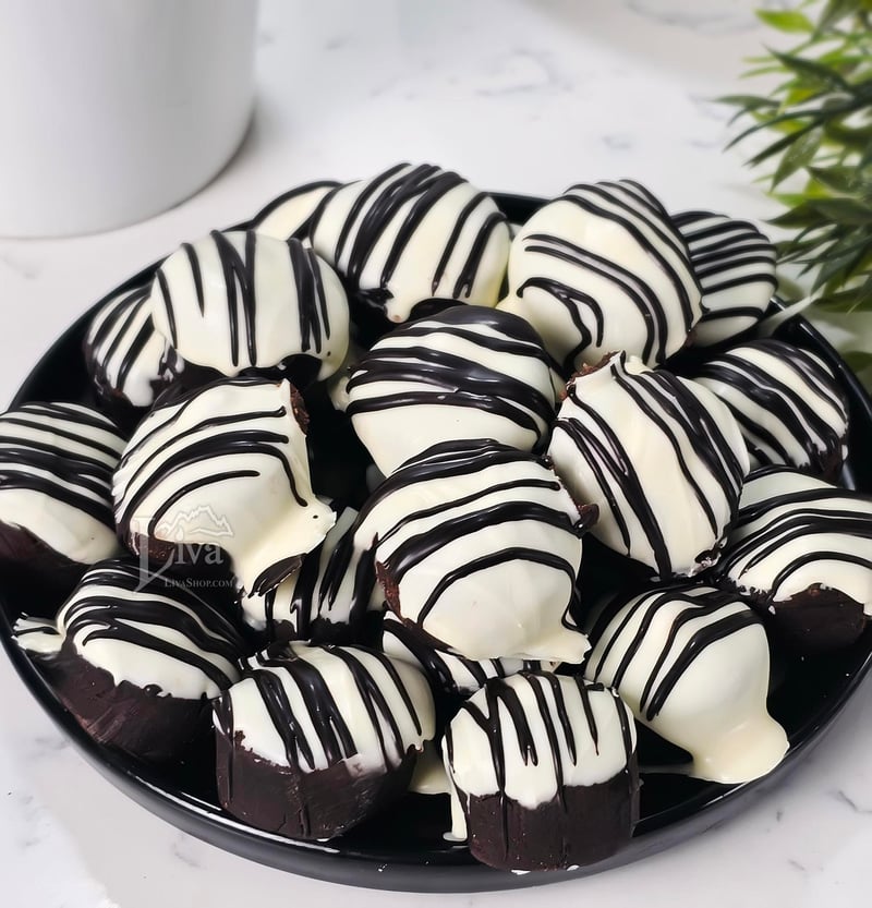Beyaz Çikolata Soslu Brownie Kurabiye