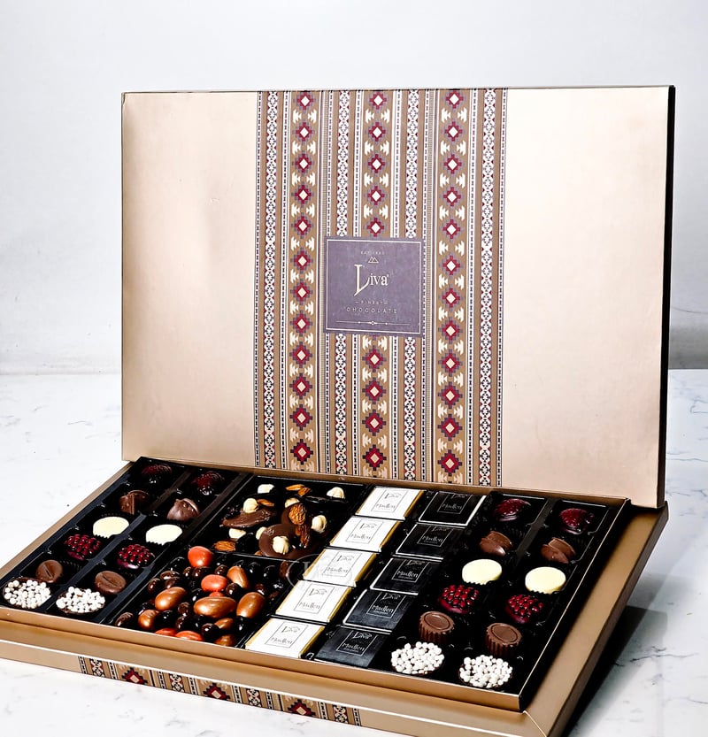 Kilim Desenli Kutu Karma Çikolata