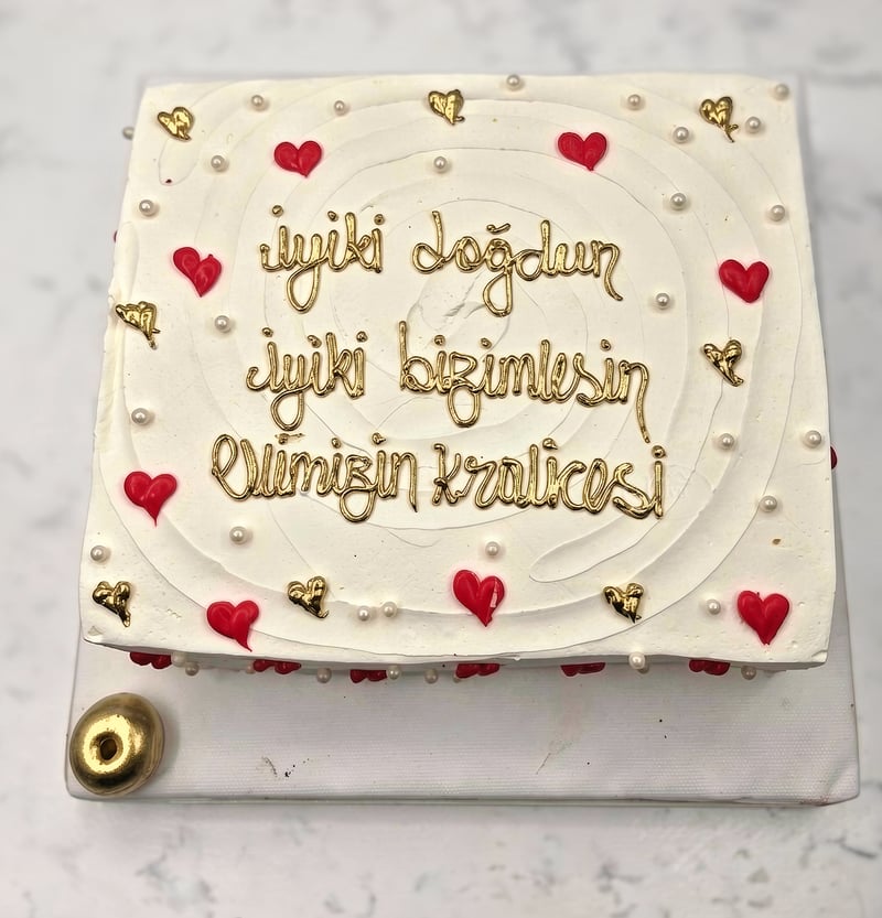 Kraliçenin Kalp Bahçesi Özel Pasta