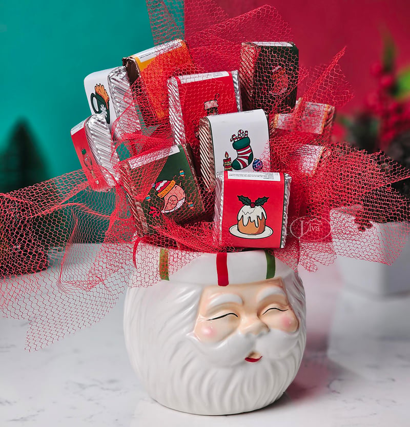 Liva Neşeli Noel Baba Çikolata Sunumu