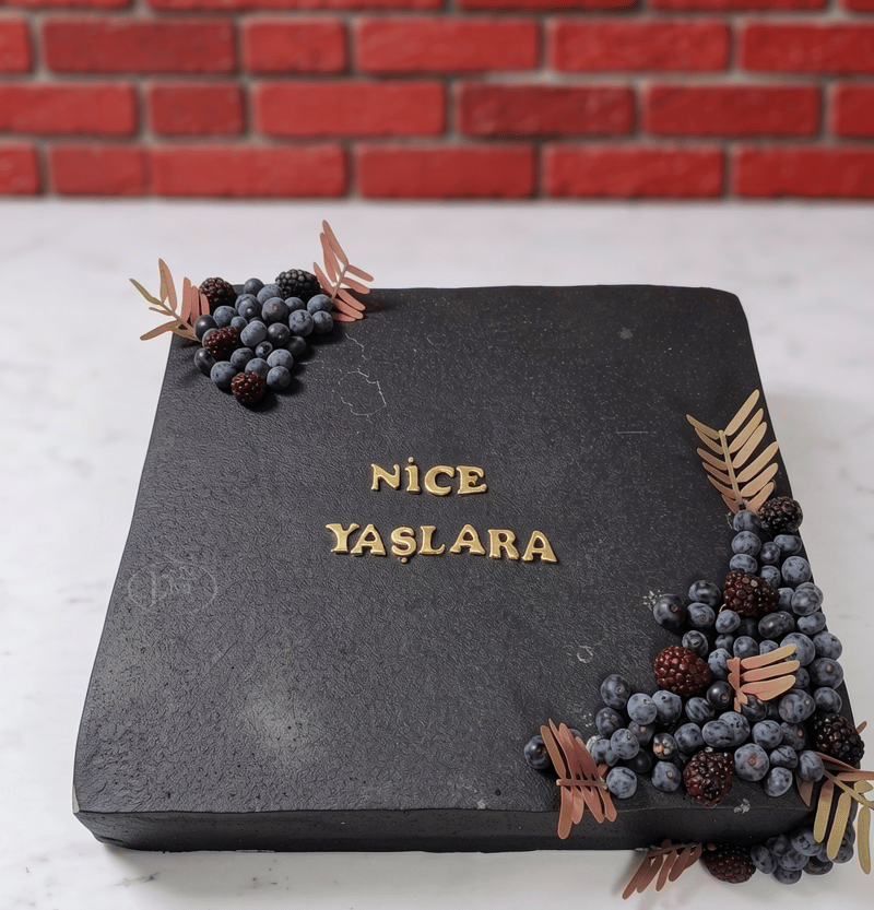 Orman Meyveli Gece Özel Pasta