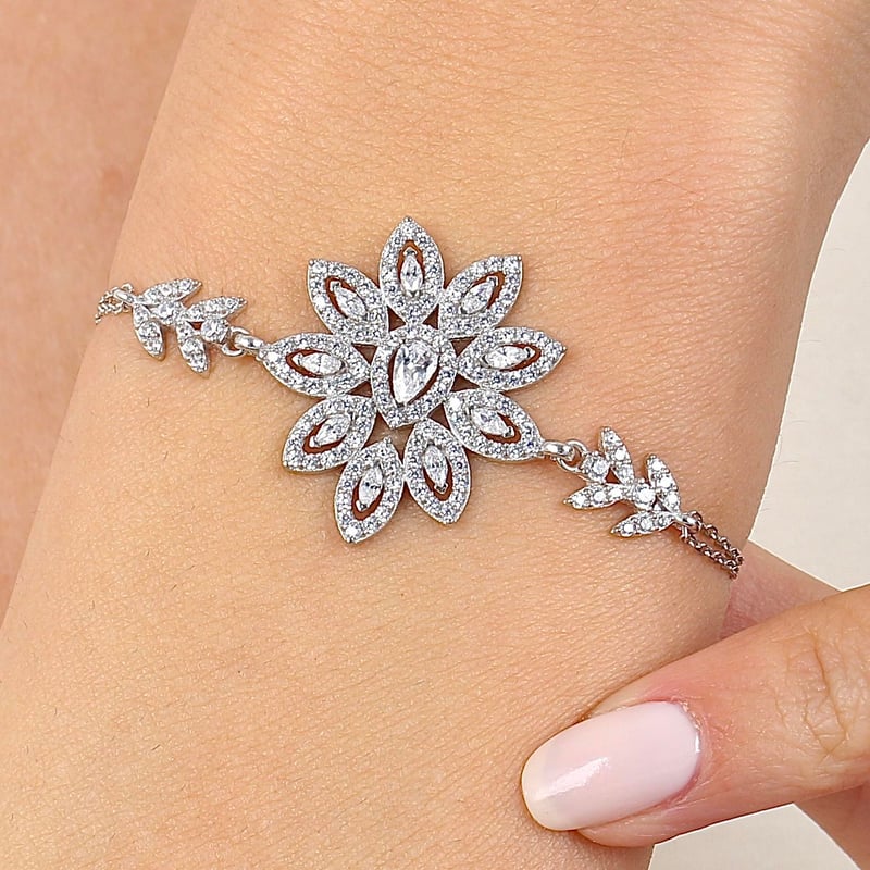 Effective Diamon Işıltı Çiçeği Gümüş Dörtlü Bileklik