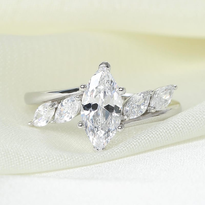 Effective Diamond Çapraz Markiz Buketi Gümüş Yüzük