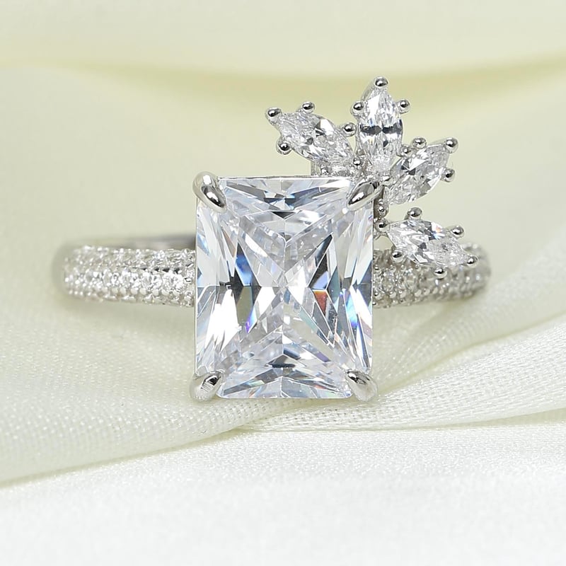 Effective Diamond Emerald Demeti Gümüş Yüzük