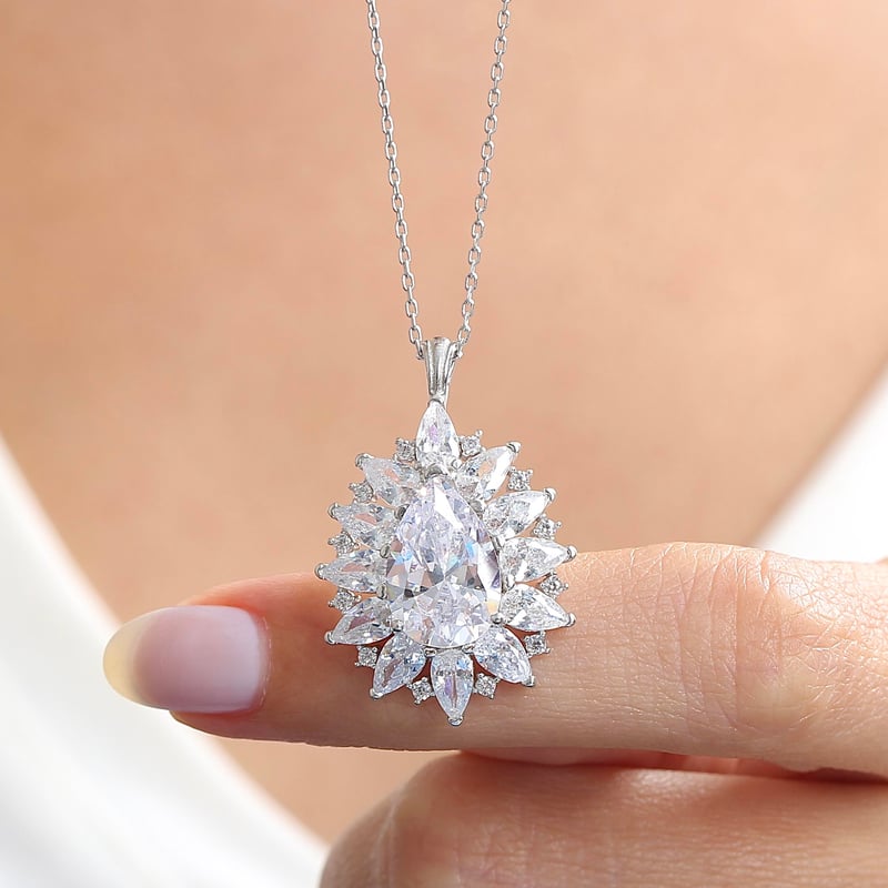 Effective Diamond Londra Tutkusu Işıltılı Gümüş Kolye