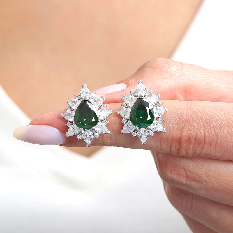 Effective Diamond Londra Tutkusu Sentetik Zümrüt Taşlı Gümüş Küpe