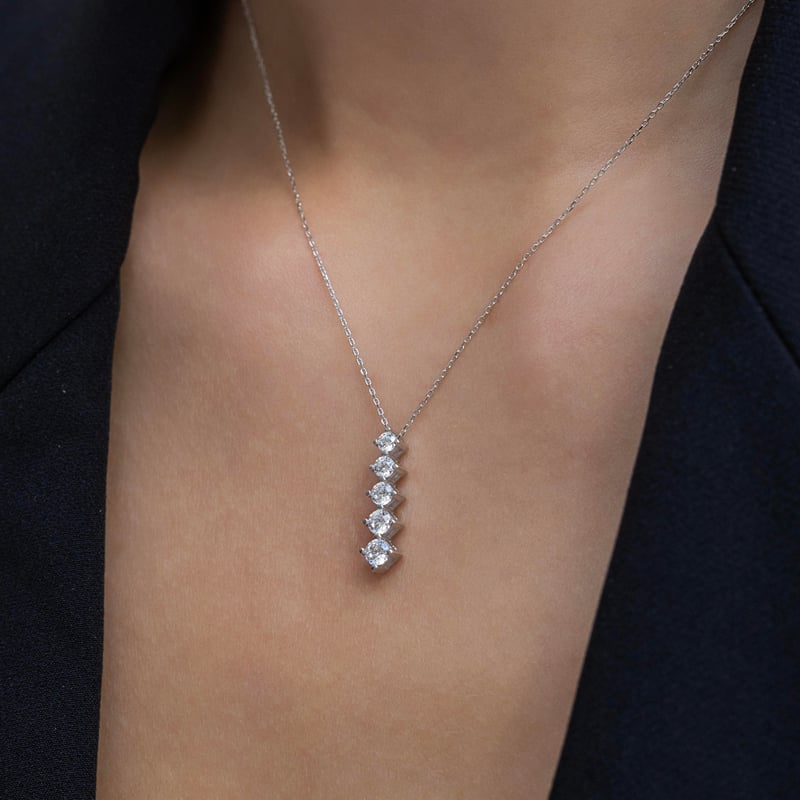 0.87 Karat Mozanit Süzme Beştaş Gümüş Kolye