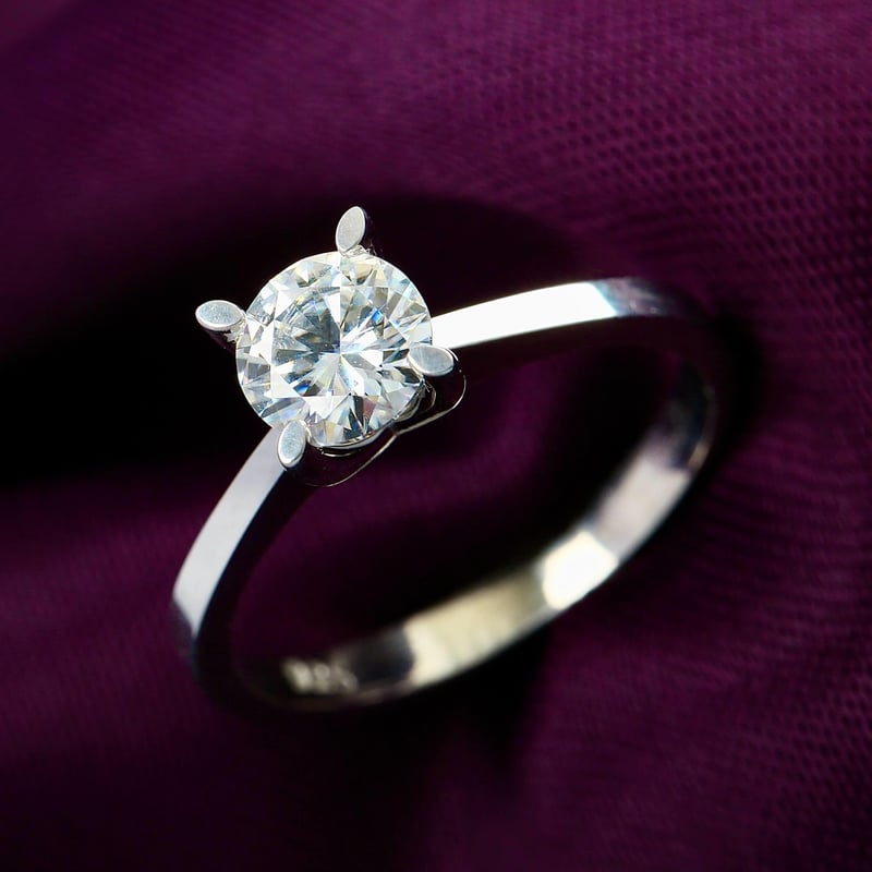 0.80 Karat Mozanit Markiz Masalı Tektaş Gümüş Yüzük