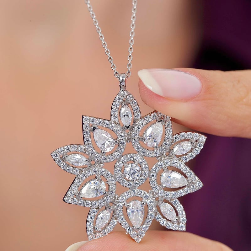 1.36 Karat Mozanit Kraliçe Yıldızı Gümüş Kolye