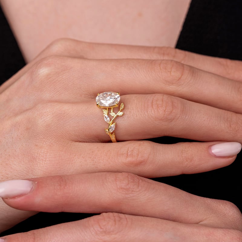 2.50 Karat Mozanit Aşk Sarmaşığı Gold Renk Tektaş Gümüş Yüzük