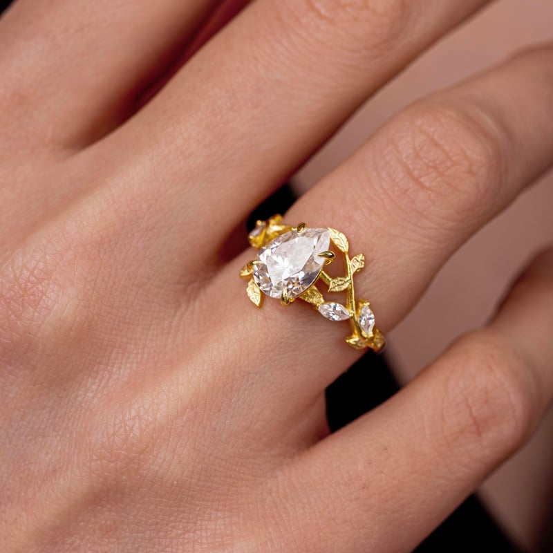 2.00 Karat Mozanit Bahar Damlası Gold Renk Tektaş Gümüş Yüzük