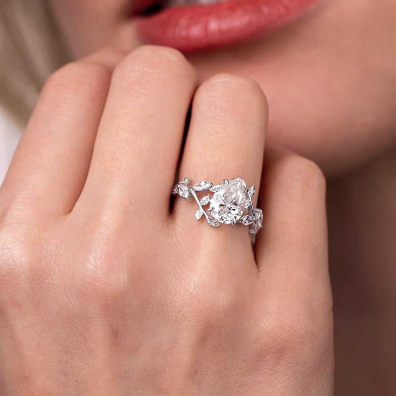 2.00 Karat Mozanit Bahar Damlası Tektaş Gümüş Yüzük