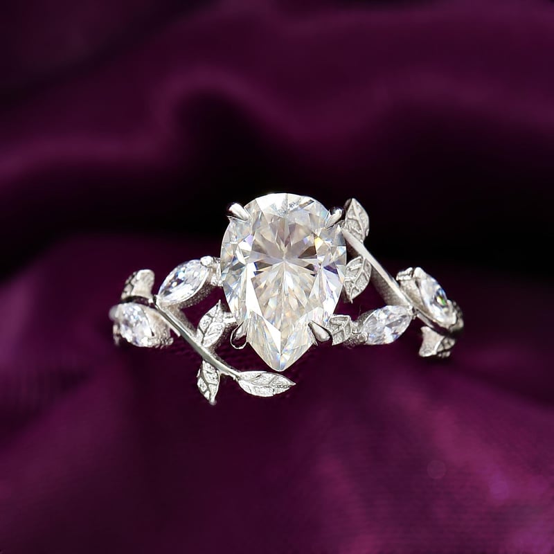 2.00 Karat Mozanit Bahar Damlası Tektaş Gümüş Yüzük