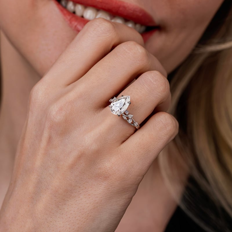 4.00 Karat Mozanit Aşk Baharı Tektaş Gümüş Yüzük