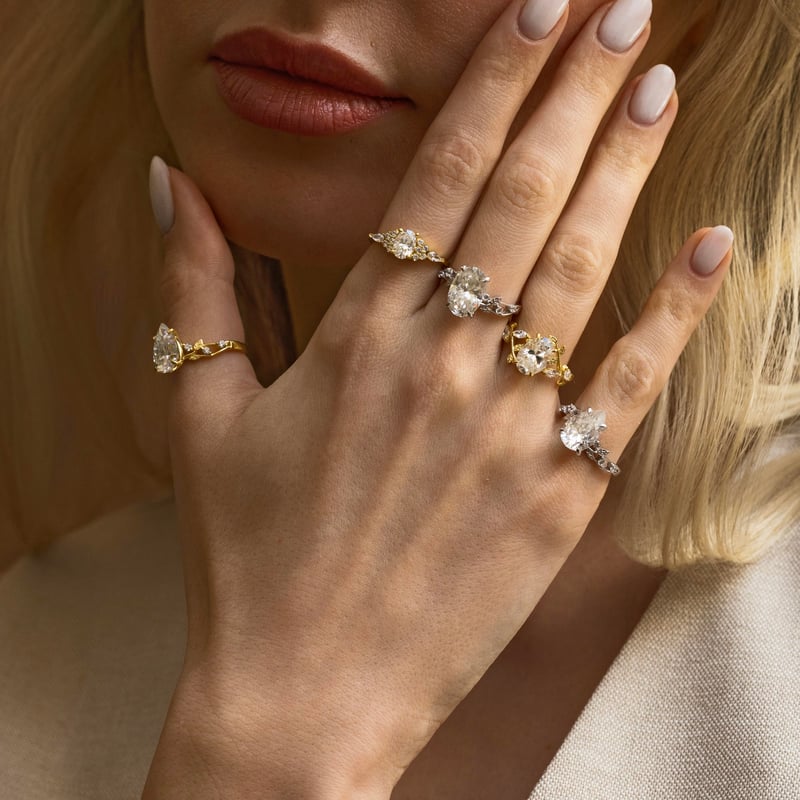 4.00 Karat Mozanit Aşk Baharı Gold Renk Tektaş Gümüş Yüzük