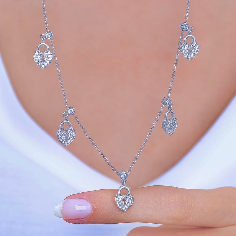 Bağlı Kalpler Choker Gümüş Şans Kolye