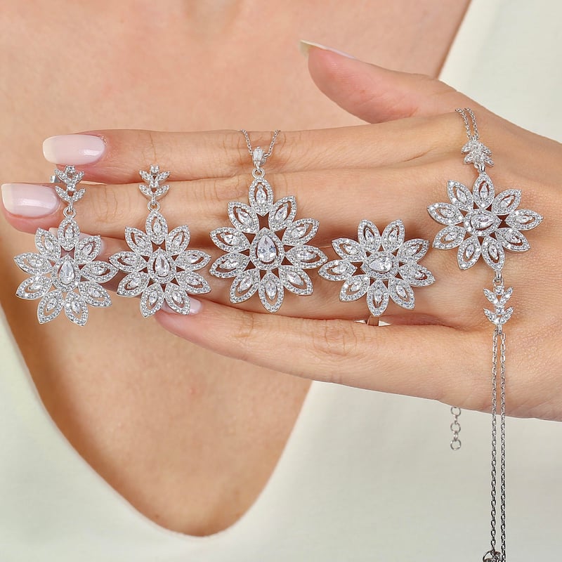 Effective Diamon Işıltı Çiçeği Gümüş Dörtlü Set