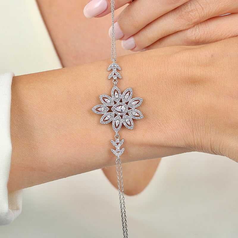 Effective Diamon Işıltı Çiçeği Gümüş Dörtlü Bileklik