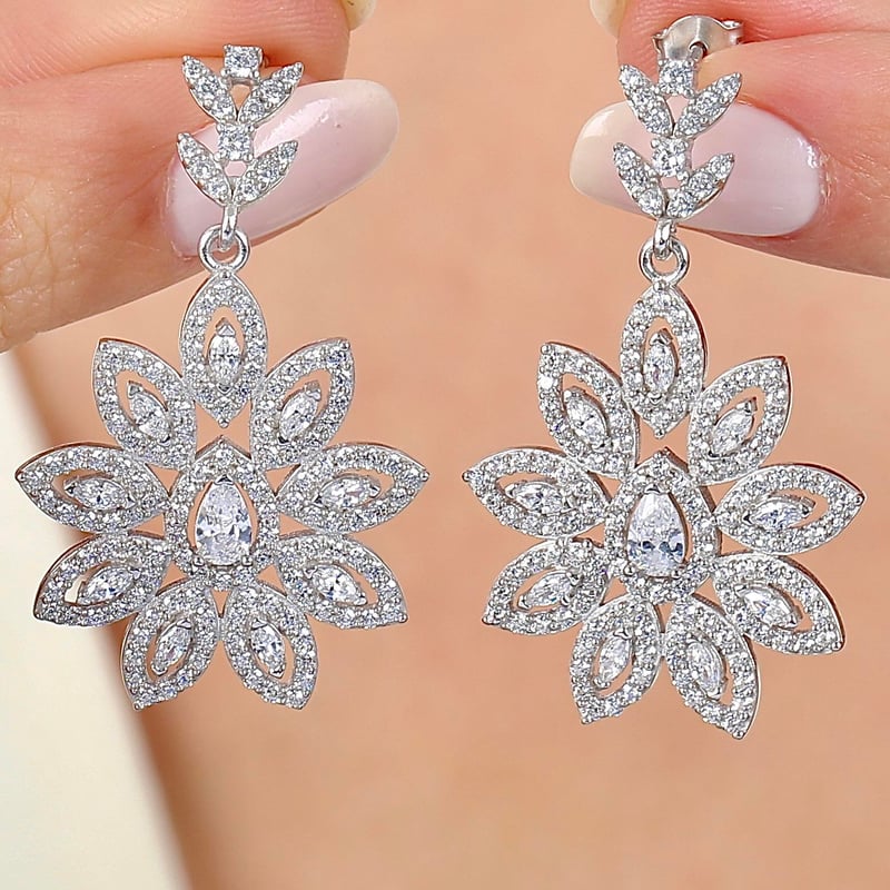 Effective Diamon Işıltı Çiçeği Gümüş Küpe