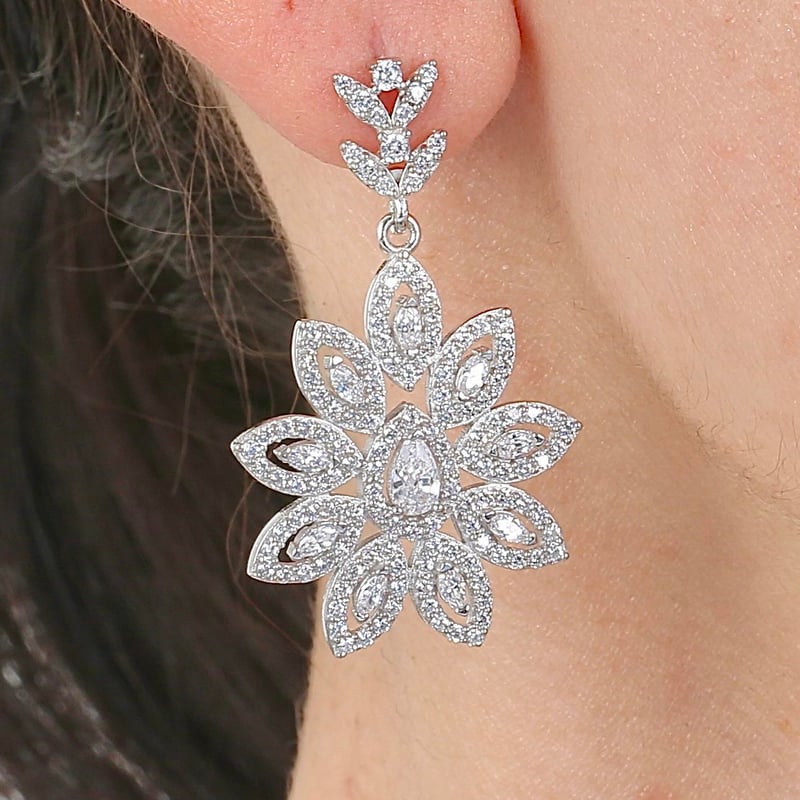 Effective Diamon Işıltı Çiçeği Gümüş Küpe