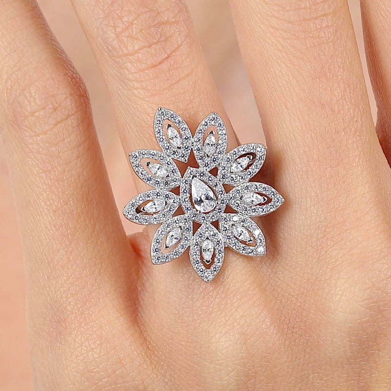 Effective Diamon Işıltı Çiçeği Gümüş Yüzük