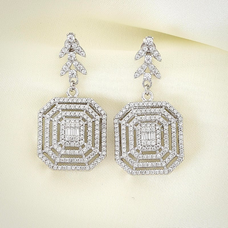 Effective Diamond Baget Efsanesi Gümüş Küpe