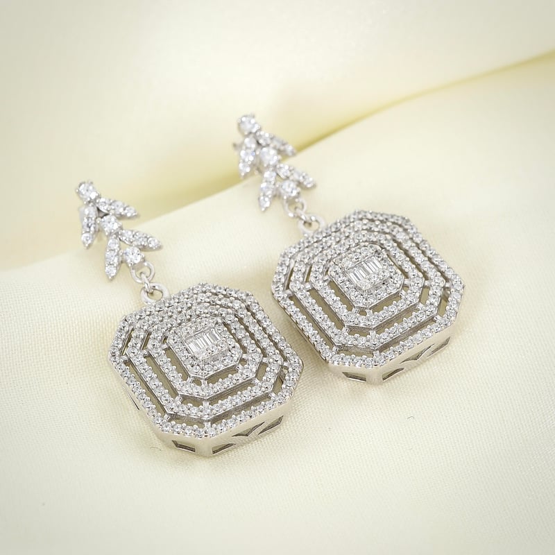 Effective Diamond Baget Efsanesi Gümüş Küpe