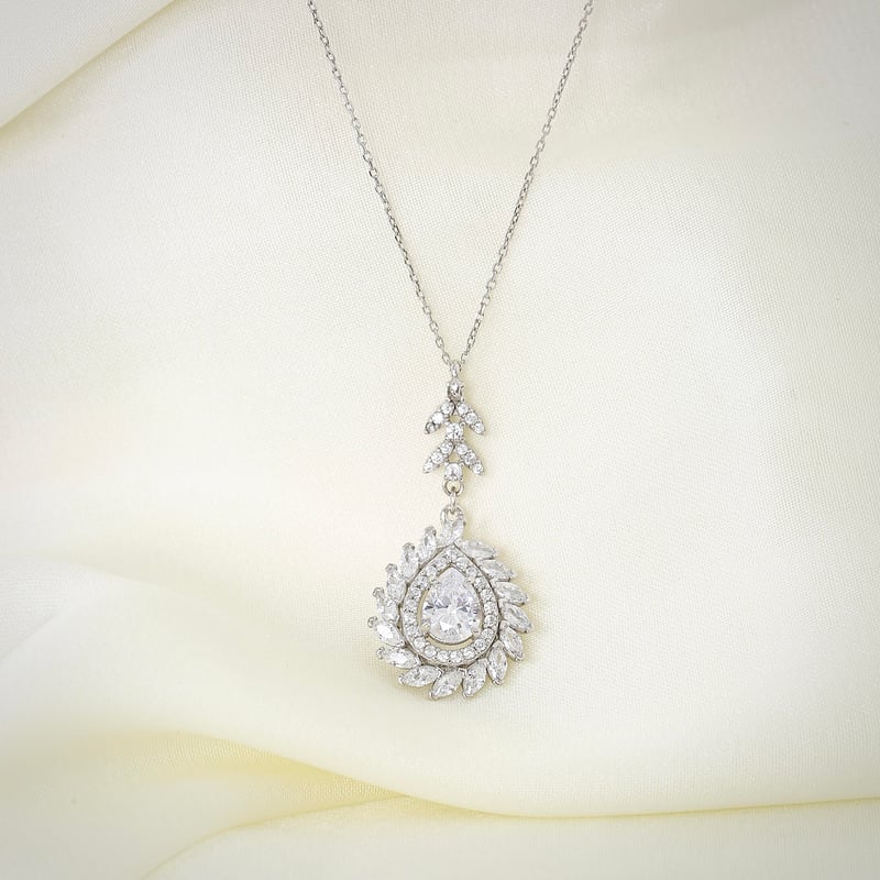Effective Diamond Işıltılı Markiz Serenatı Gümüş Kolye