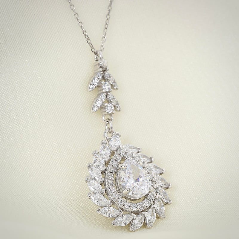 Effective Diamond Işıltılı Markiz Serenatı Gümüş Kolye