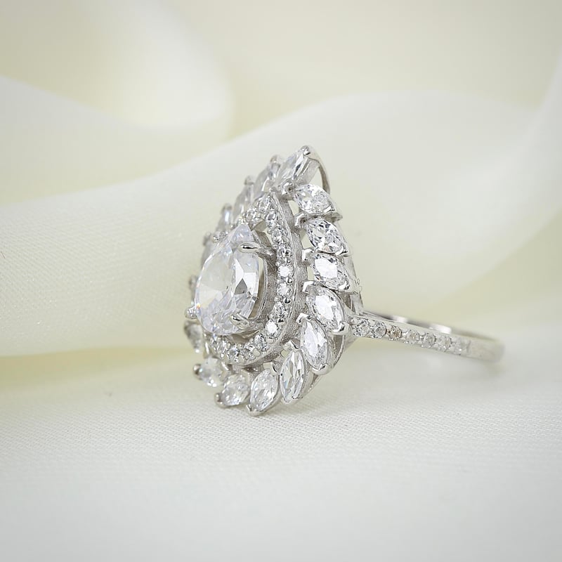 Effective Diamond Işıltılı Markiz Serenatı Gümüş Yüzük