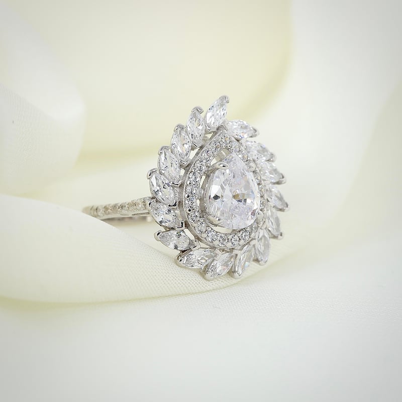 Effective Diamond Işıltılı Markiz Serenatı Gümüş Yüzük