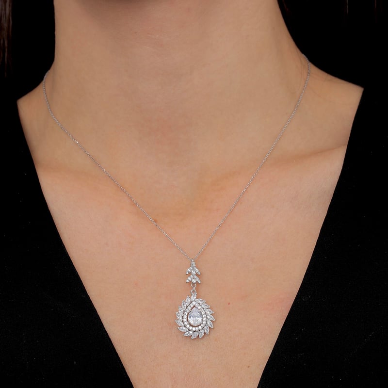 Effective Diamond Işıltılı Markiz Serenatı Gümüş Kolye