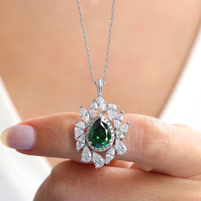 Effective Diamond İstanbul İhtişamı Sentetik Zümrüt Taşlı Gümüş Kolye