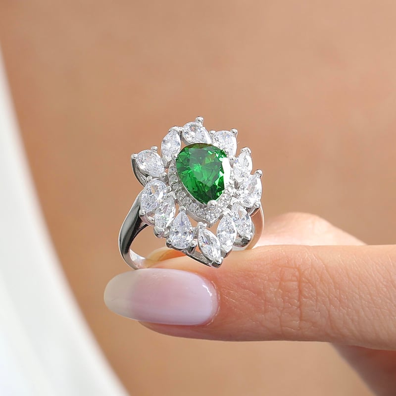 Effective Diamond İstanbul İhtişamı Sentetik Zümrüt Taşlı Gümüş Yüzük