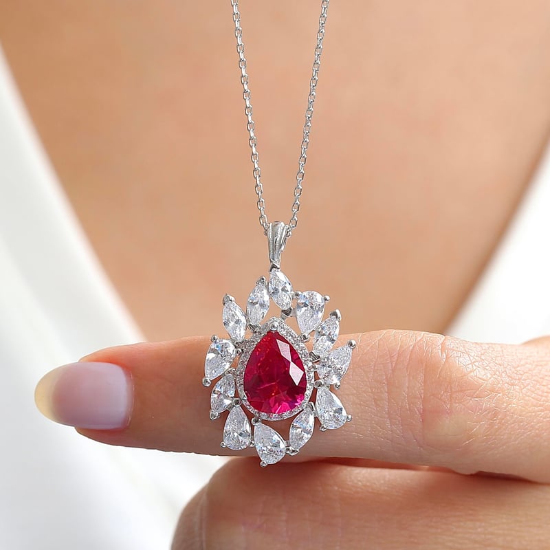 Effective Diamond İstanbul İhtişamı Sentetik Yakut Taşlı Gümüş Kolye