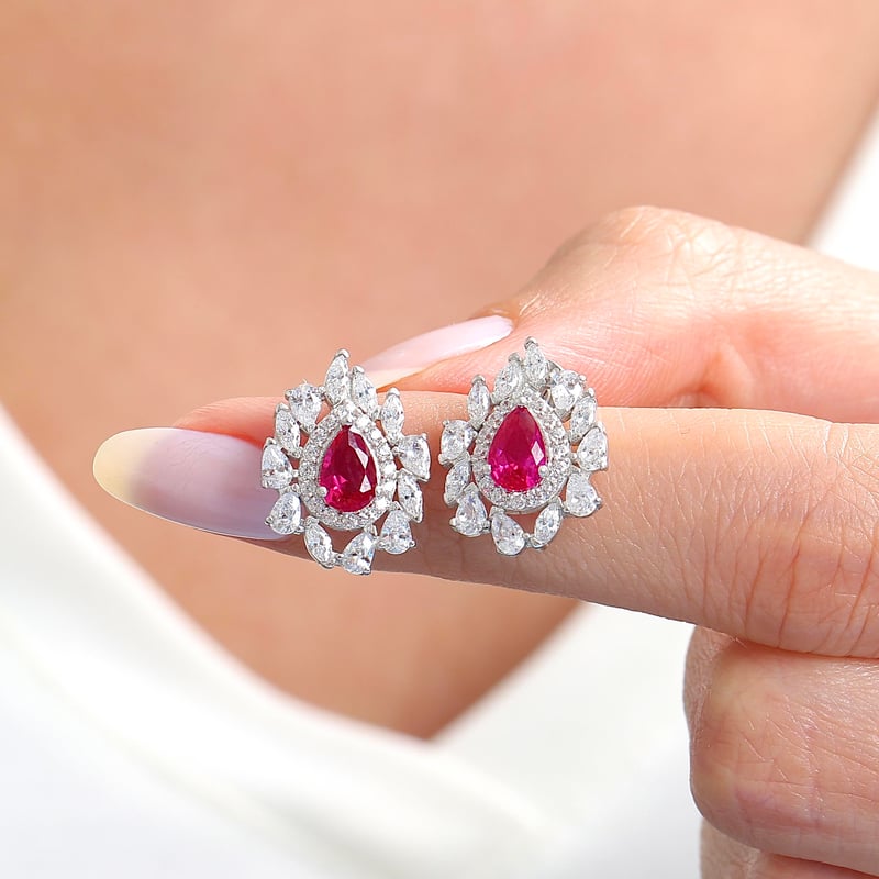 Effective Diamond İstanbul İhtişamı Sentetik Yakut Taşlı Gümüş Küpe
