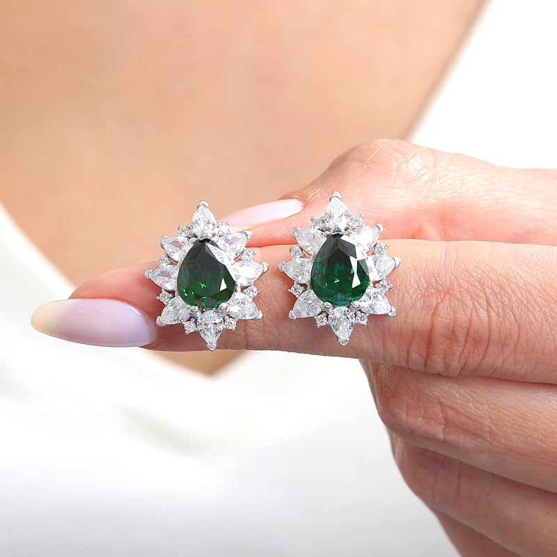 Effective Diamond Londra Tutkusu Sentetik Zümrüt Taşlı Gümüş Küpe