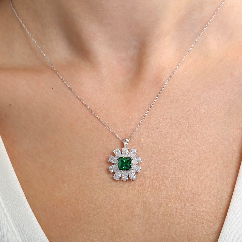 Effective Diamond Milano Rüyası Sentetik Zümrüt Taşlı Gümüş Kolye