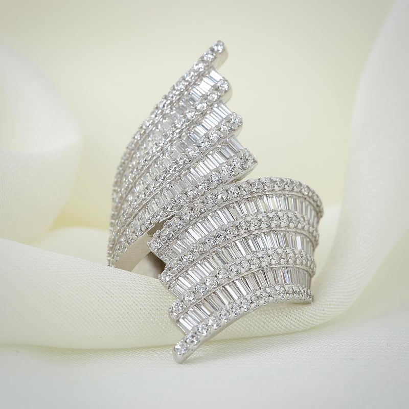 Effective Diamond Tutkulu Kavuşma Sarmal Gümüş Yüzük