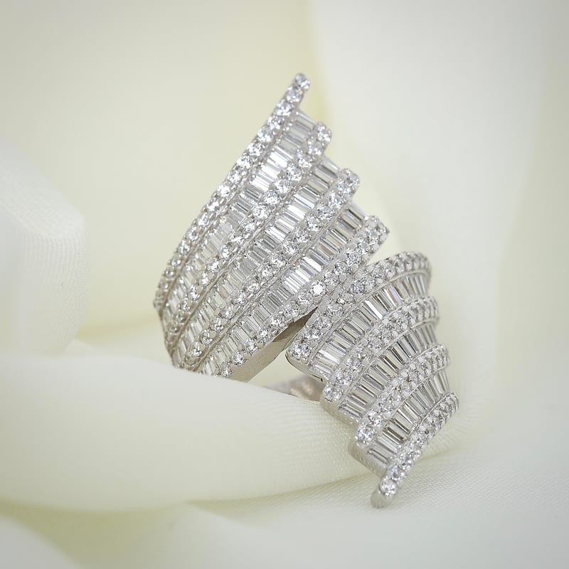 Effective Diamond Tutkulu Kavuşma Sarmal Gümüş Yüzük