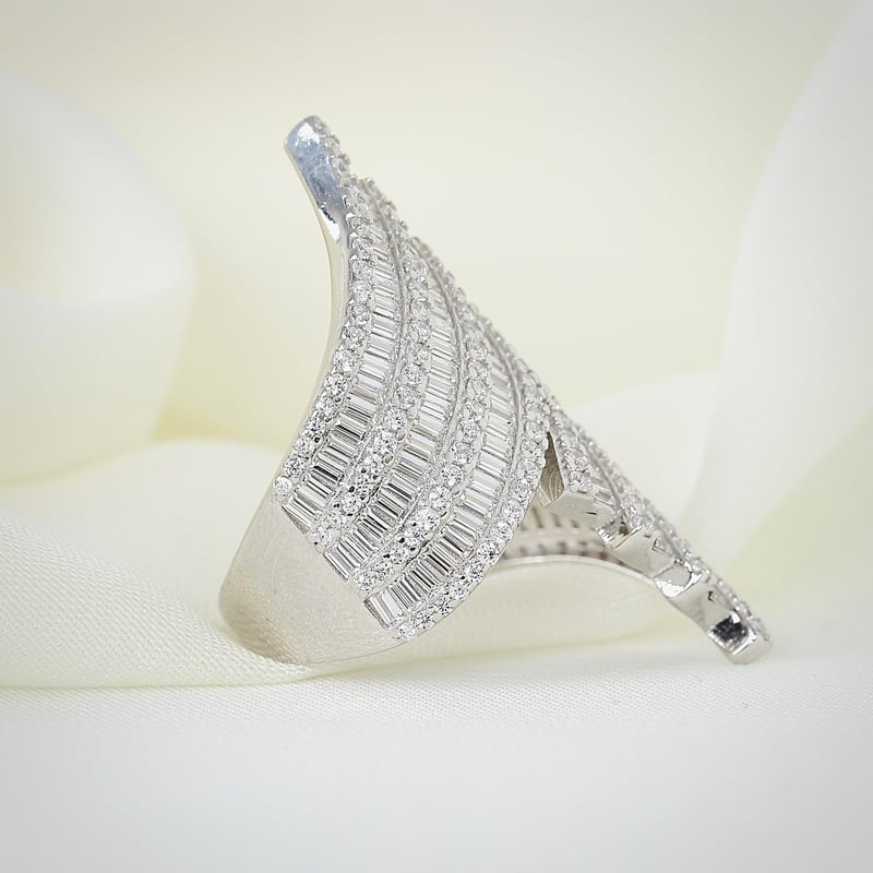 Effective Diamond Tutkulu Kavuşma Sarmal Gümüş Yüzük