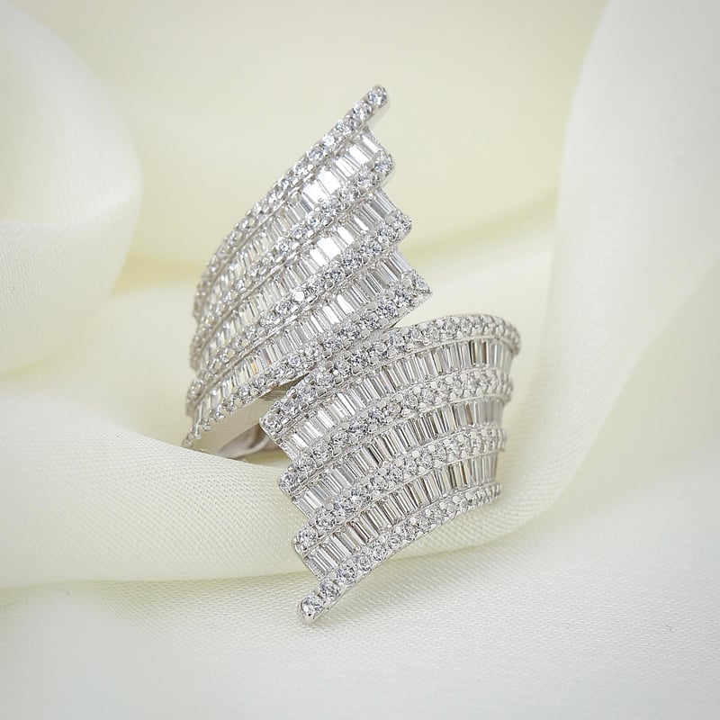 Effective Diamond Tutkulu Kavuşma Sarmal Gümüş Yüzük