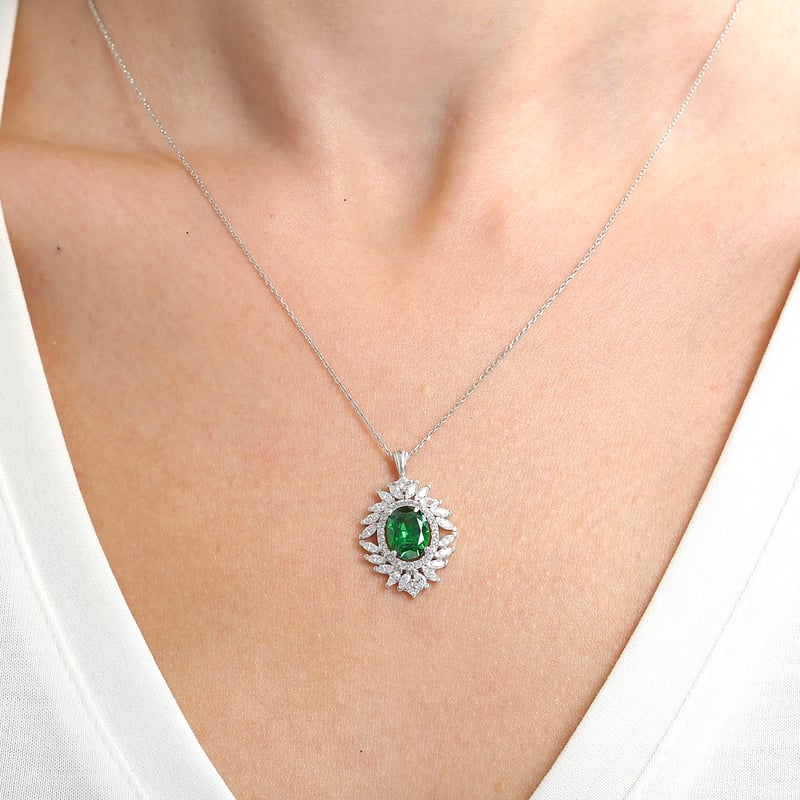 Effective Diamond Venedik Dansı Sentetik Zümrüt Taşlı Gümüş Kolye