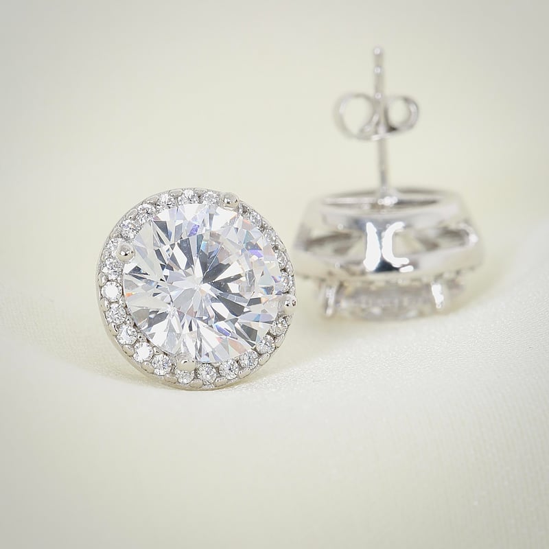 Effective Diamond Yeni 3 Karat Oval Gümüş Küpe