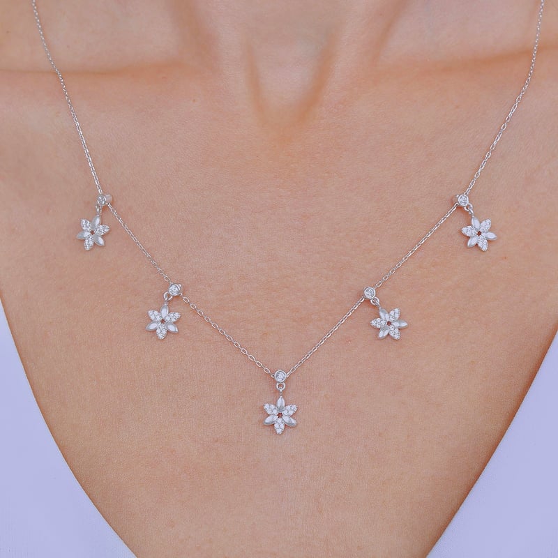 Işıltı Çiçeği Choker Gümüş Şans Kolye