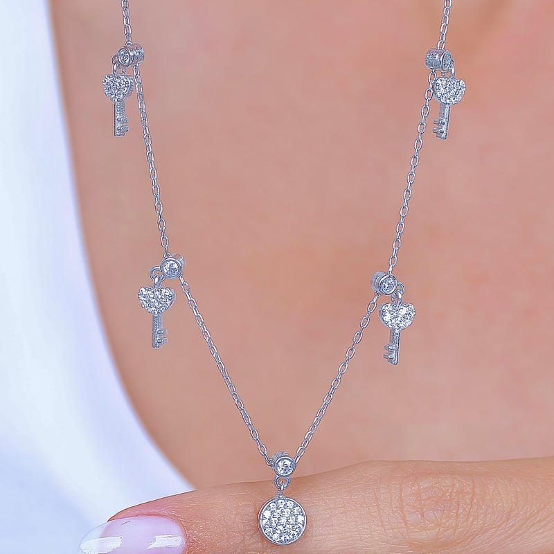 Işıltılı Anahtar Choker Gümüş Şans Kolye